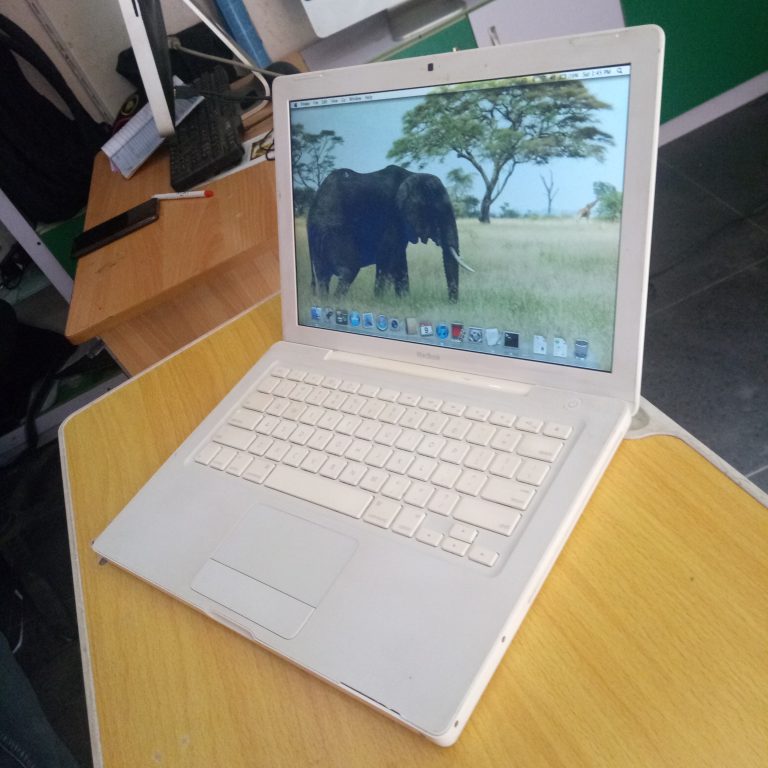 Apple Macbook A1181, 2gb Ram, 160gb HDD, Mac Os & Windows Installed - Image 5