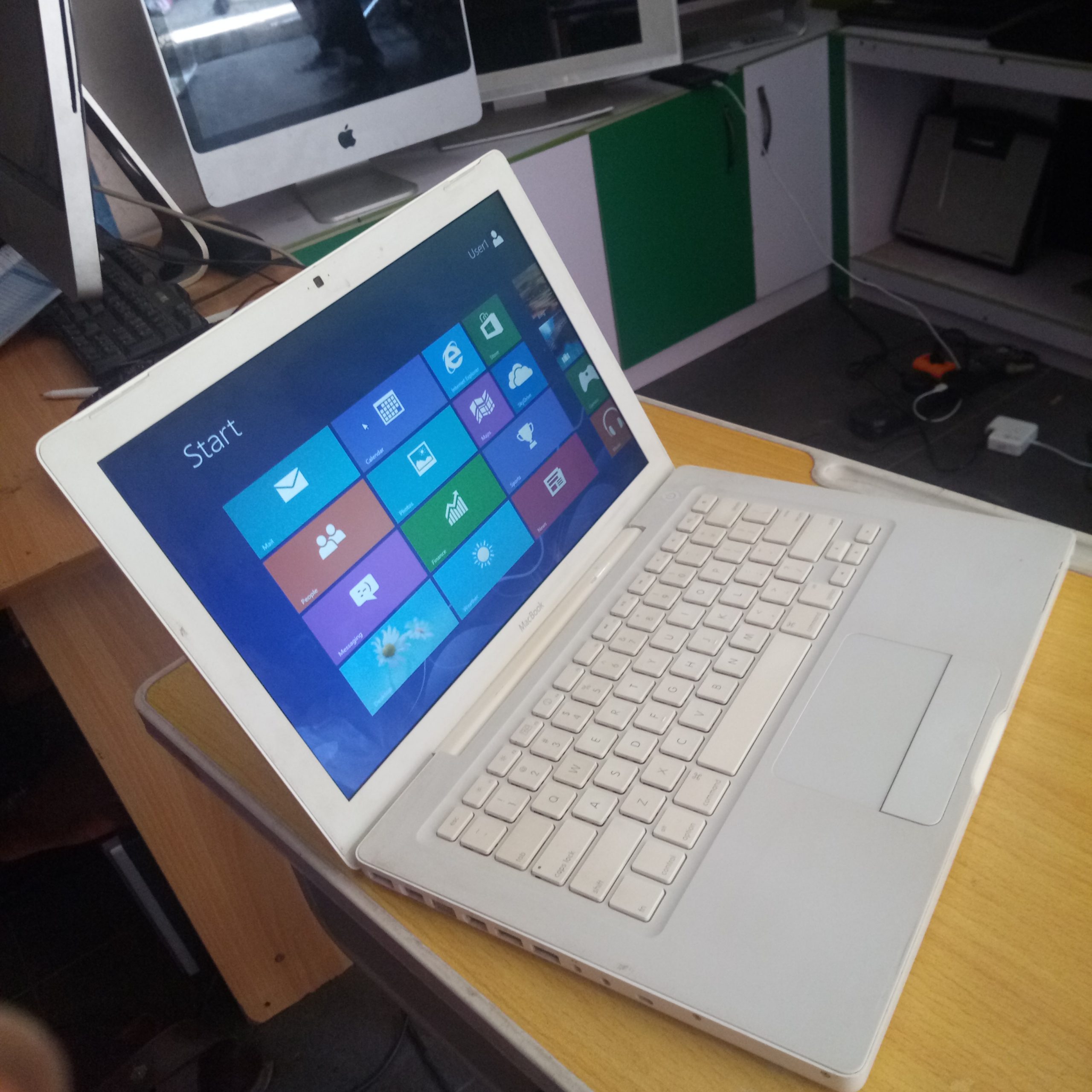 Apple Macbook A1181, 2gb Ram, 160gb HDD, Mac Os & Windows Installed - Image 7