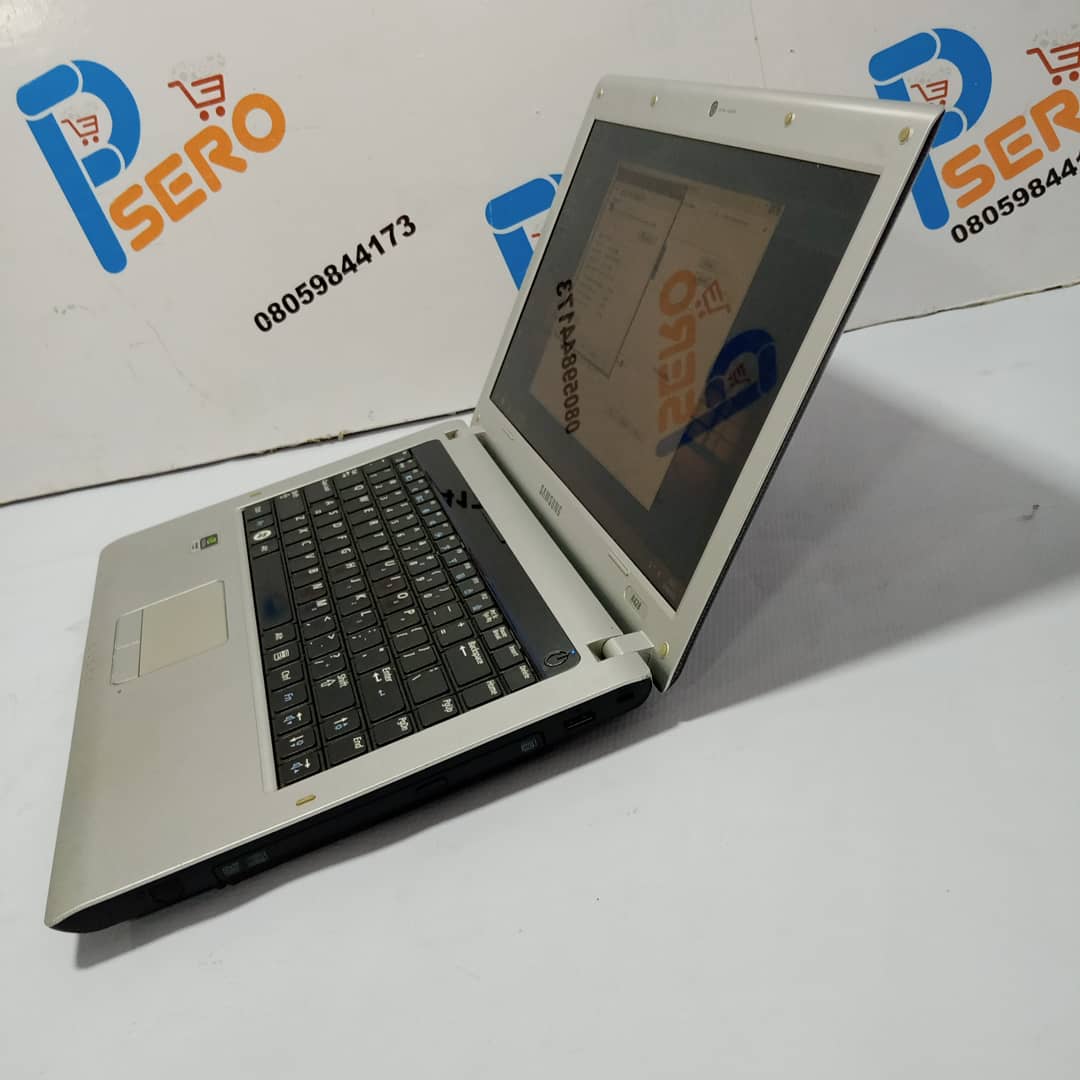 Samsung R428 Laptop - Intel Core 2 Duo - 320HDD - 4GB Ram - Sharp Webcam - Image 3