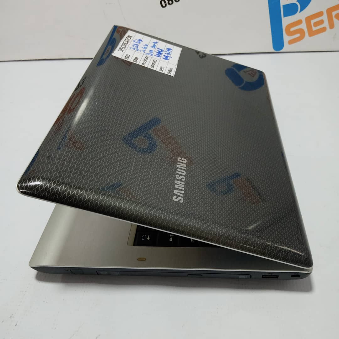 Samsung R428 Laptop - Intel Core 2 Duo - 320HDD - 4GB Ram - Sharp Webcam