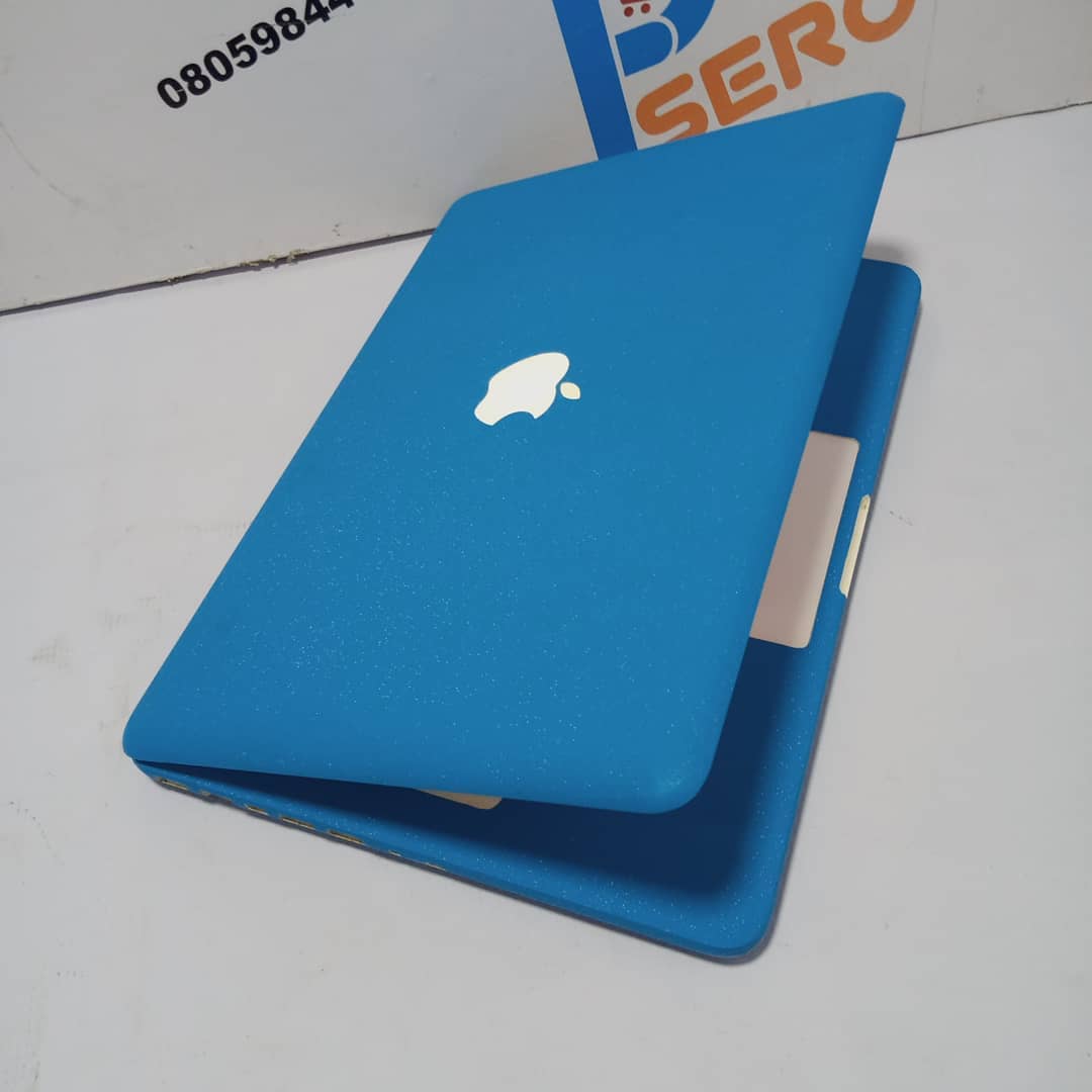 Apple MacBook Unibody Laptop- Intel Core 2 Duo - 4GB Ram - 320HDD - Light Blue