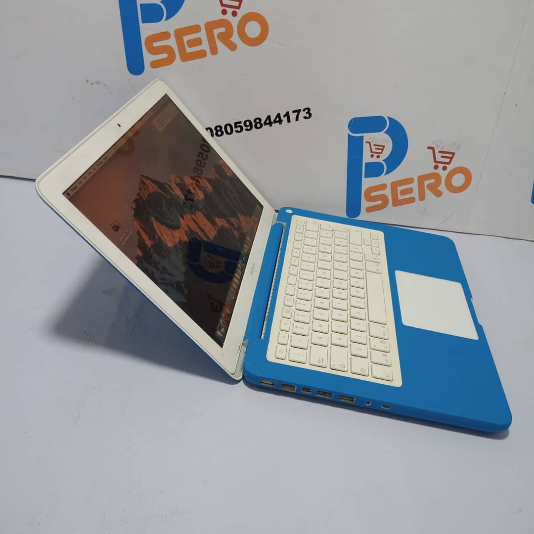 Apple MacBook Unibody Laptop- Intel Core 2 Duo - 4GB Ram - 320HDD - Light Blue - Image 2