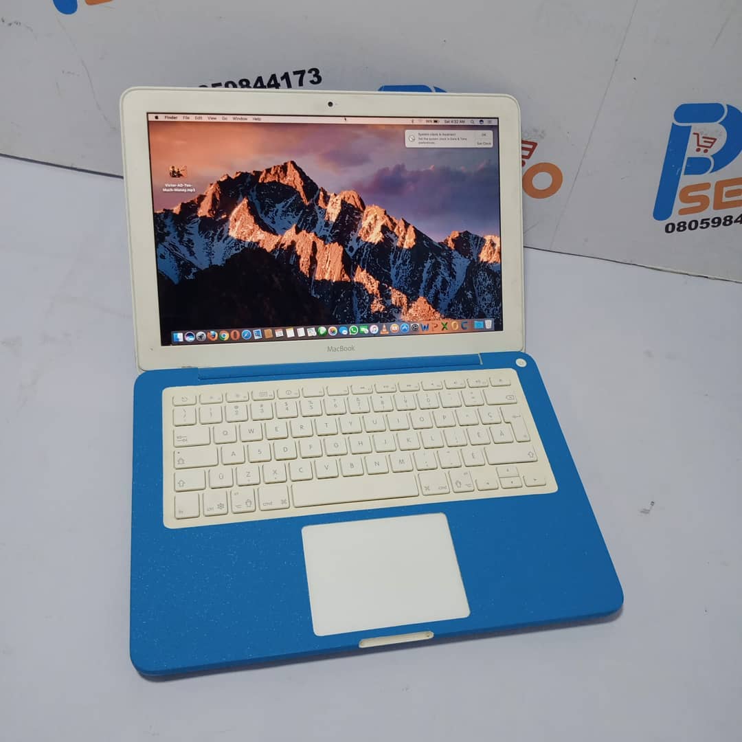 Apple MacBook Unibody Laptop- Intel Core 2 Duo - 4GB Ram - 320HDD - Light Blue - Image 9