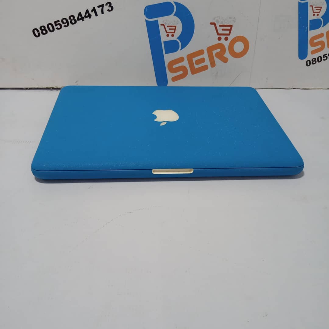 Apple MacBook Unibody Laptop- Intel Core 2 Duo - 4GB Ram - 320HDD - Light Blue - Image 3