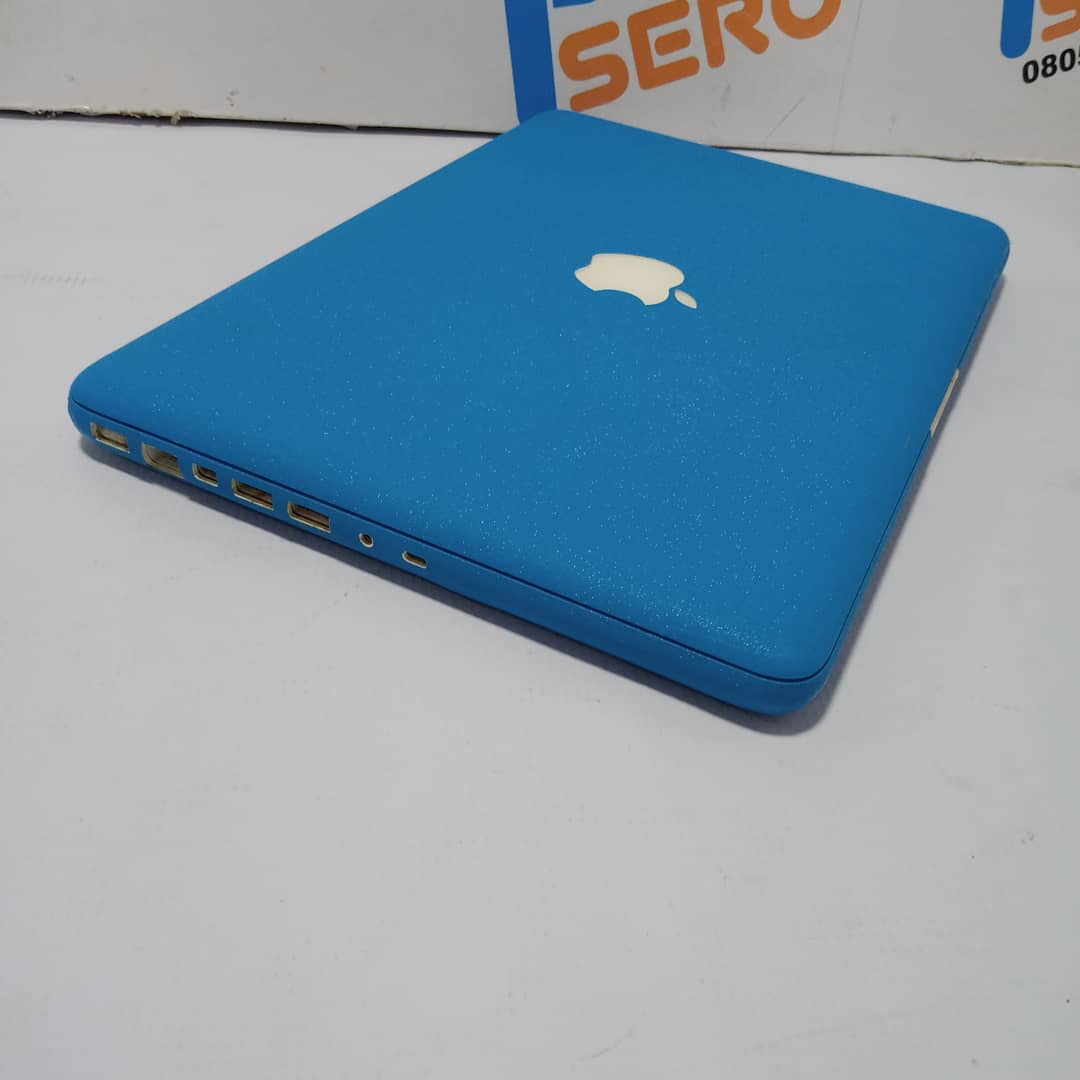 Apple MacBook Unibody Laptop- Intel Core 2 Duo - 4GB Ram - 320HDD - Light Blue - Image 6