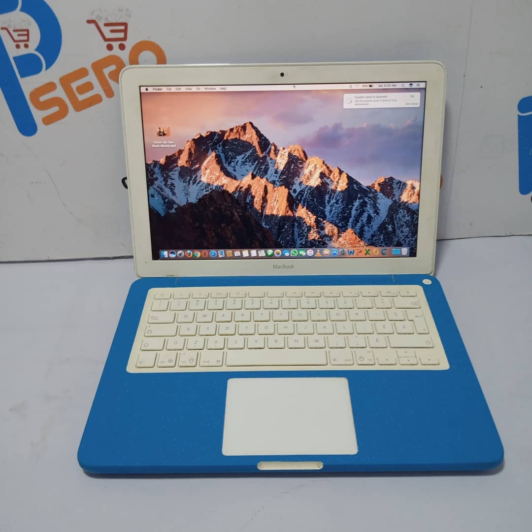 Apple MacBook Unibody Laptop- Intel Core 2 Duo - 4GB Ram - 320HDD - Light Blue - Image 7