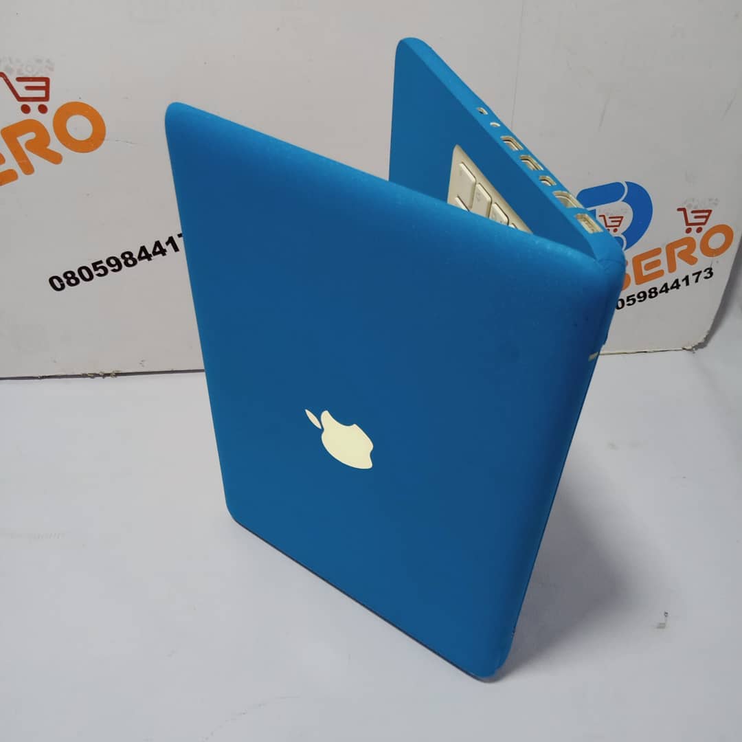 Apple MacBook Unibody Laptop- Intel Core 2 Duo - 4GB Ram - 320HDD - Light Blue - Image 5