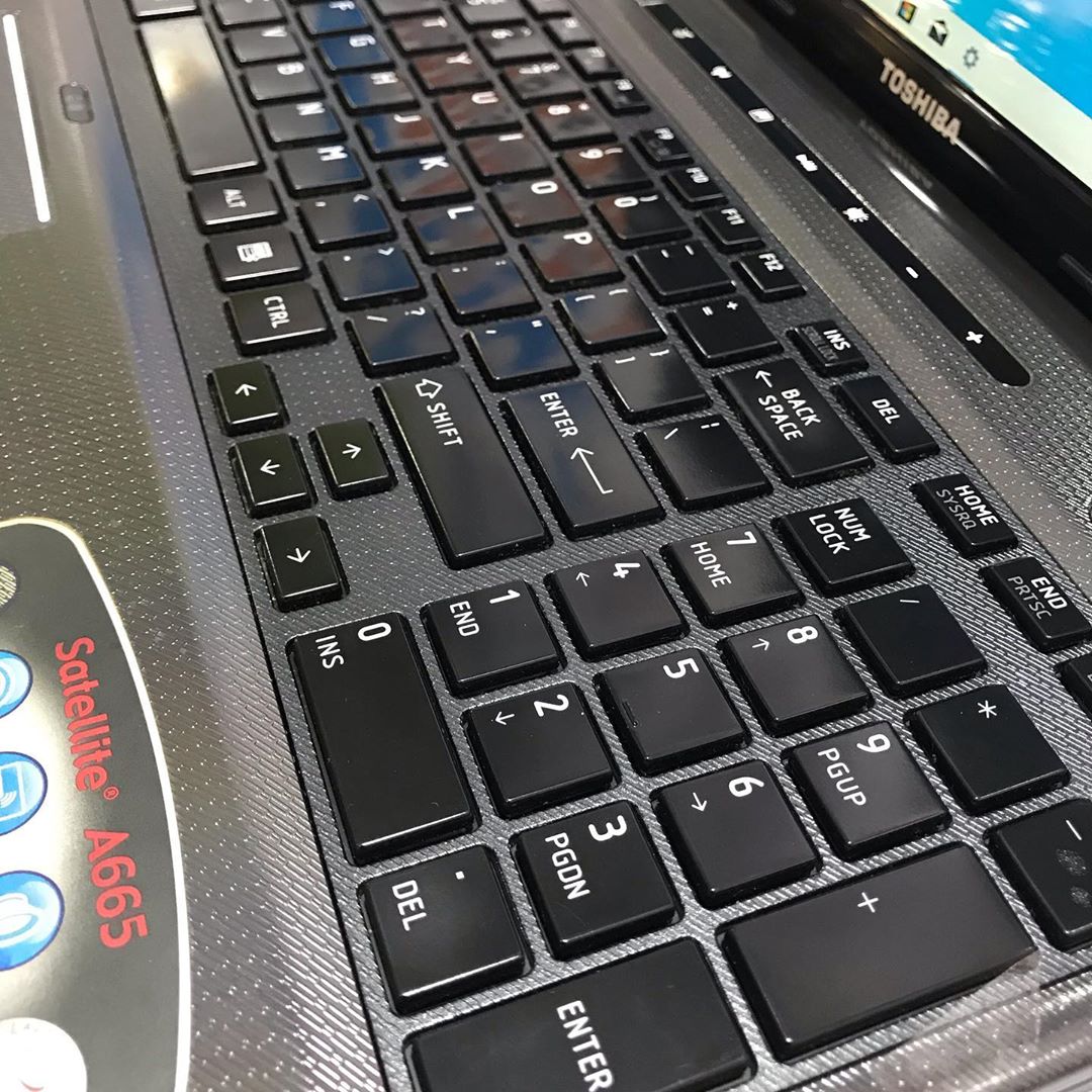 Toshiba Satellite A660 - Intel Core i5 - 1GB GeForce Nvidia Dedicated Graphics - 4GB Ram - 320HDD - 16GB Free Flash Drive - Image 8