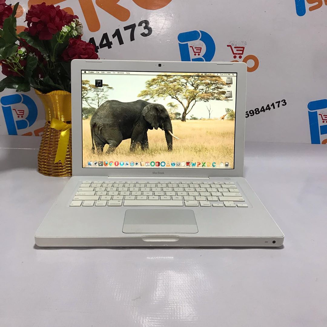 Apple MacBook A1181 Laptop – 4GB Ram – 250GB HDD – Sharp Webcam – Apple Logo Light – White - Image 6