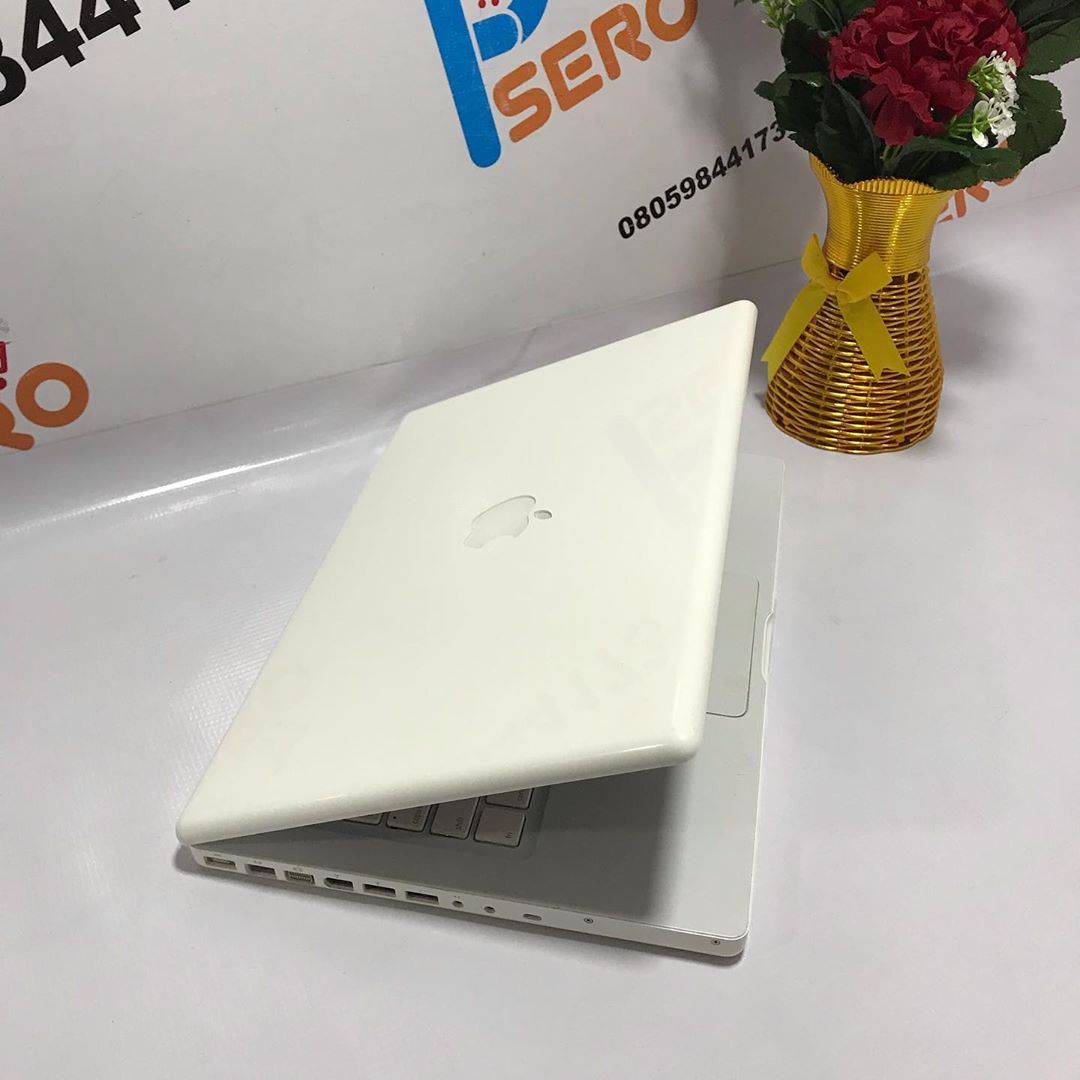 【大特価】Apple MacBook A1181 ホワイト 動作確認済み Apple MacBook A1181 13