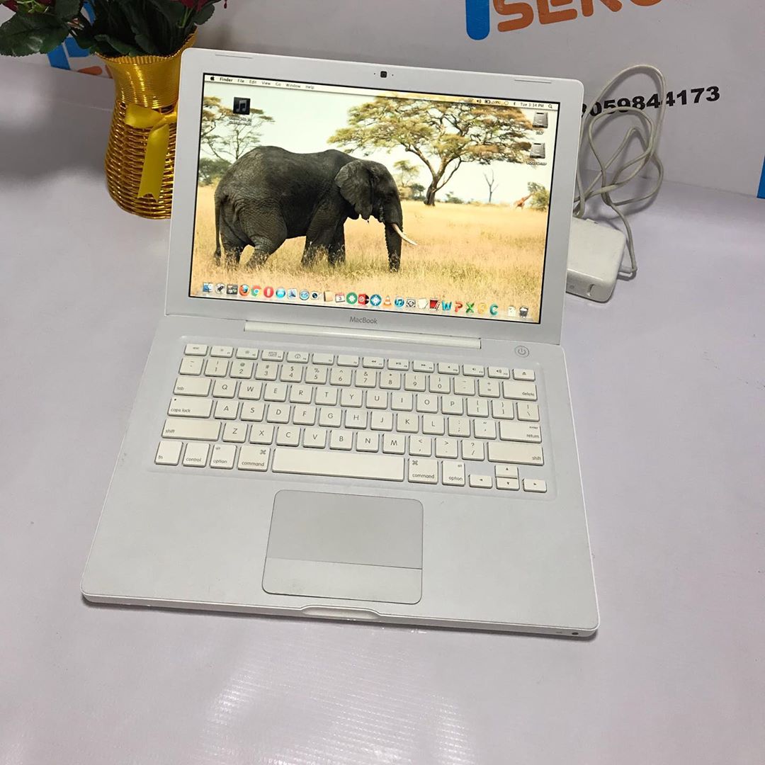 Apple MacBook A1181 Laptop – 4GB Ram – 250GB HDD – Sharp Webcam – Apple Logo Light – White - Image 9