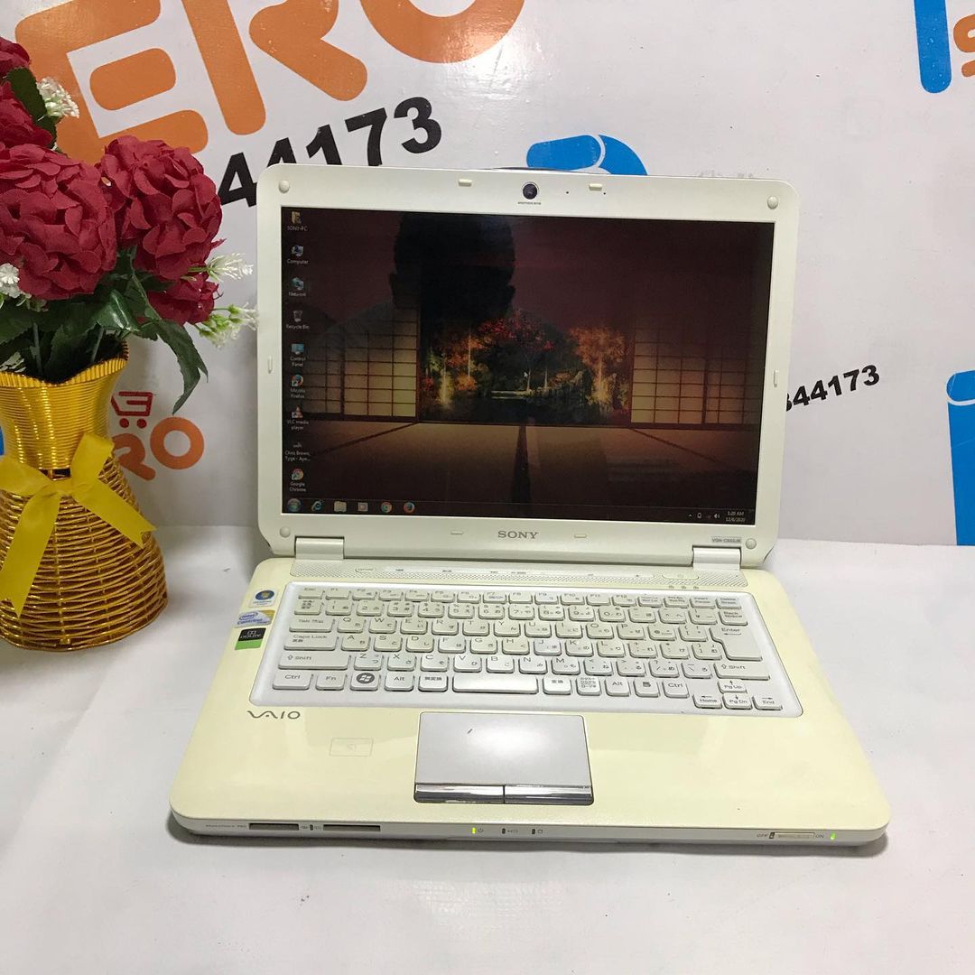 Sony VAIO VGN-CS52JB-W Laptop 4GB Ram 320GB HDD Intel Core