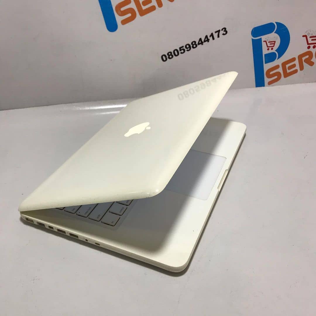 Apple MacBook Unibody Laptop – 4GB Ram – 250HDD – Recent MAC Os - Image 8