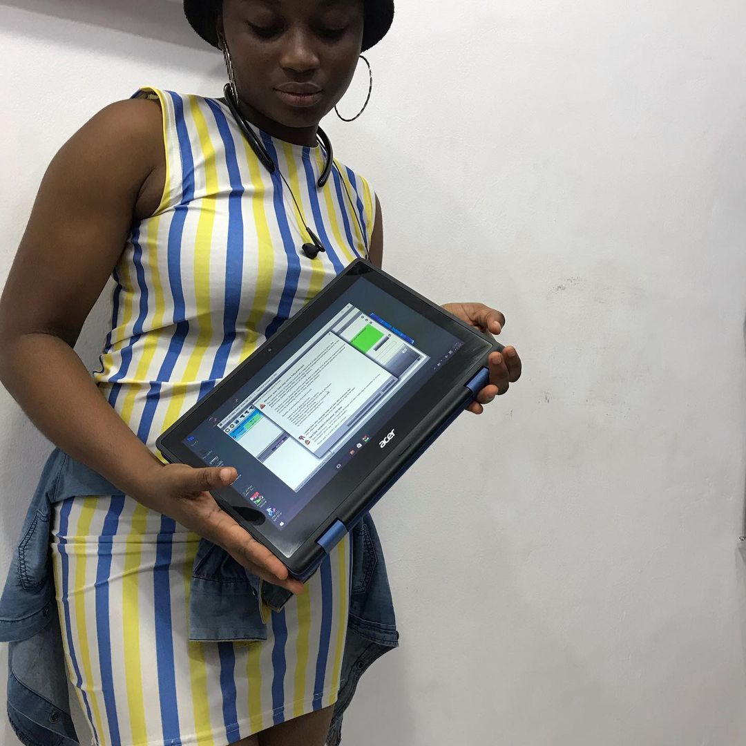 Acer Aspires R3 – 131T – Intel Inside – 4GB Ram – 512GB SSD – Touchscrean – Convertible - Image 11