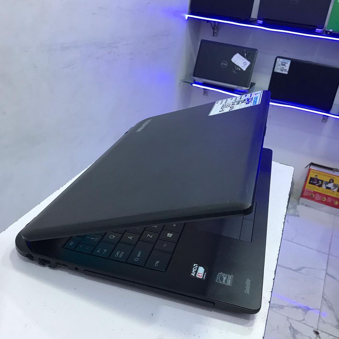 Toshiba Satellite C55D-B - core 2 - 4GB Ram - 320GB HDD - 1.00GHz - Image 9