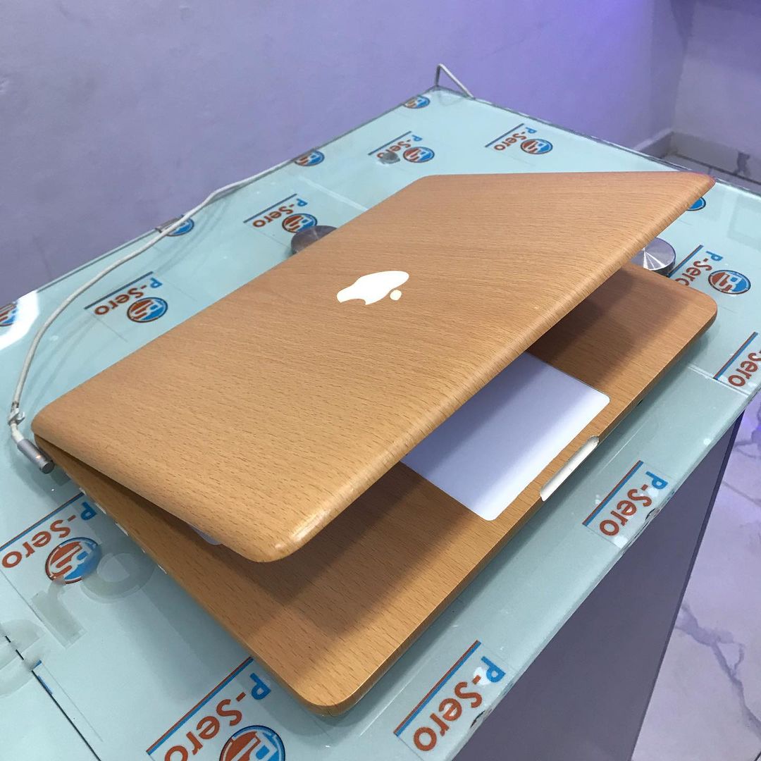 Apple MacBook Unibody A1342 Laptop - 500GB HDD - 8GB Ram - Partitioned - 2.4GHz - Apple Light