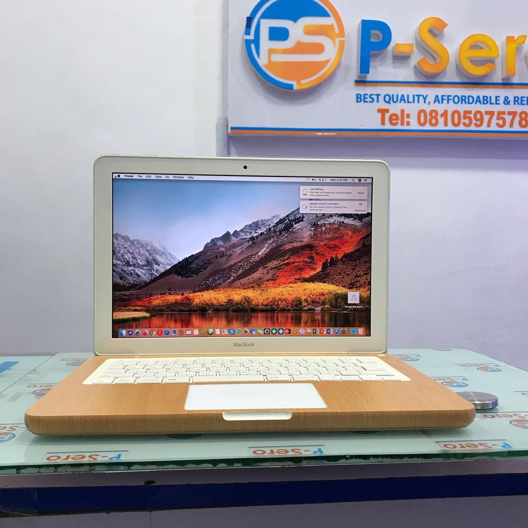Apple MacBook Unibody A1342 Laptop - 500GB HDD - 8GB Ram - Partitioned - 2.4GHz - Apple Light - Image 4
