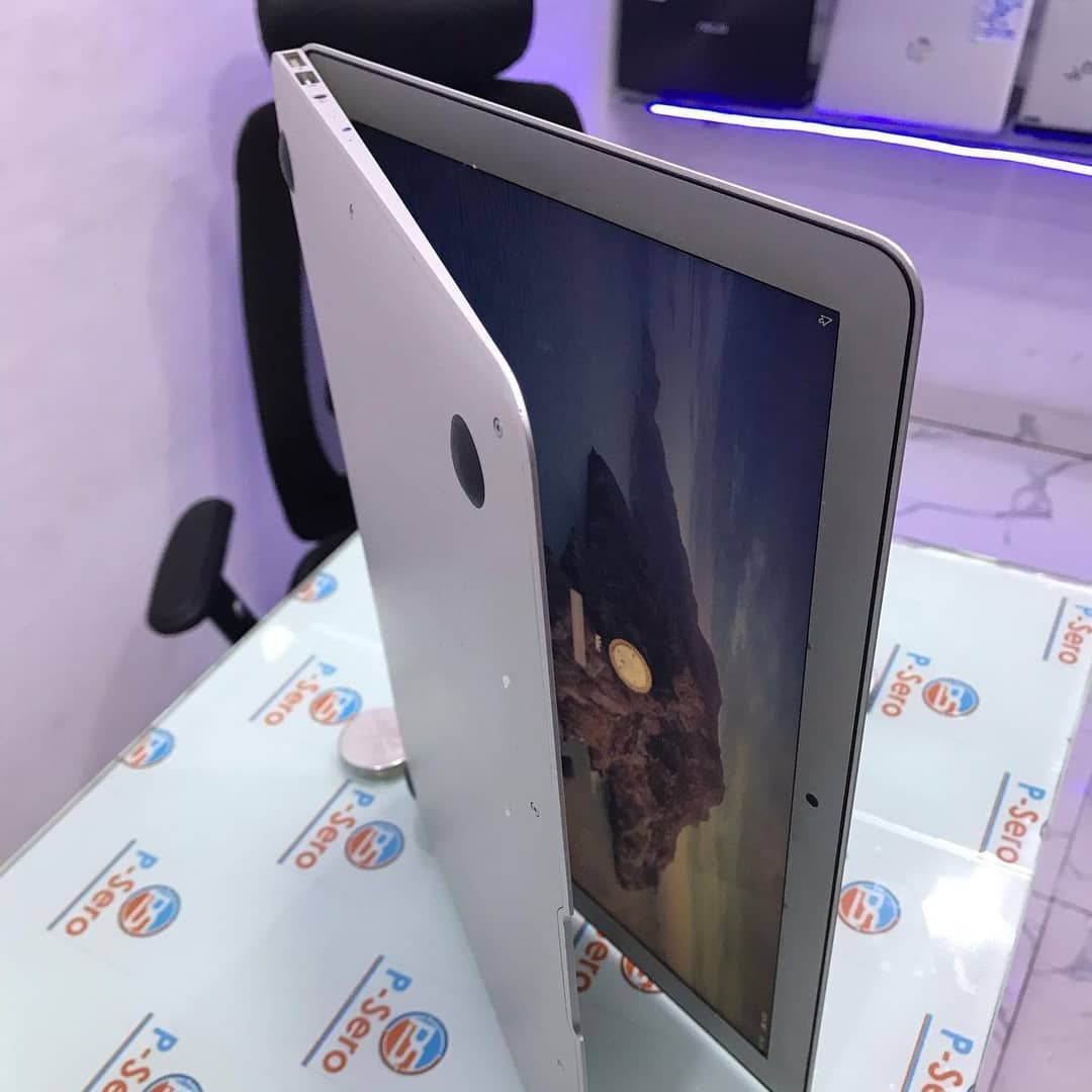 Ultra-Slim Apple MacBook Air 13.3 - Core i5 - 4GB Ram 128GB SSD - 1.5GB Dedicated Graphics - Keyboard Light - Image 4