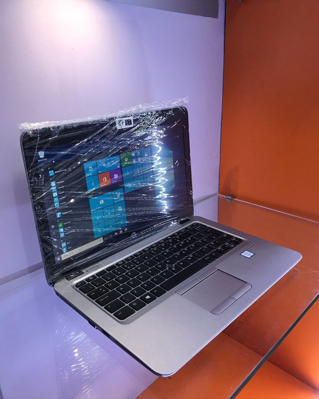 Ultra-Slim Hp Elitebook mt43 pro 4gb Ram 320gb HDD – 2.4GHz - Image 3