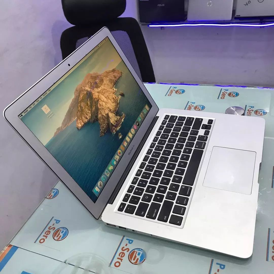 Ultra-Slim Apple MacBook Air 13.3 - Core i7 - 8GB Ram 128GB SSD - Image 3