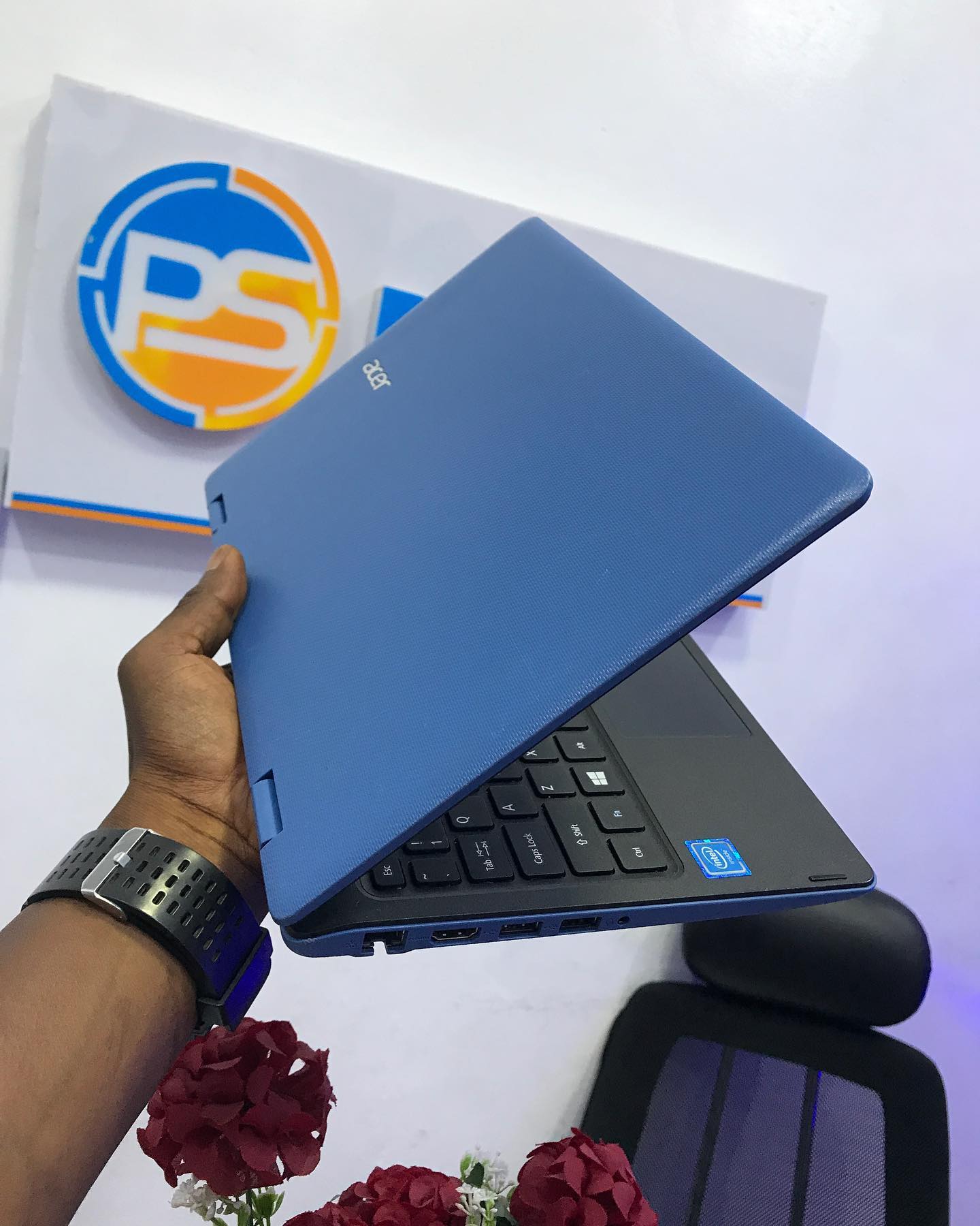 UK Used Ultra-Slim Acer Touchscreen Laptop – intel Inside – 4GB ram – 320GB HDD - Image 4