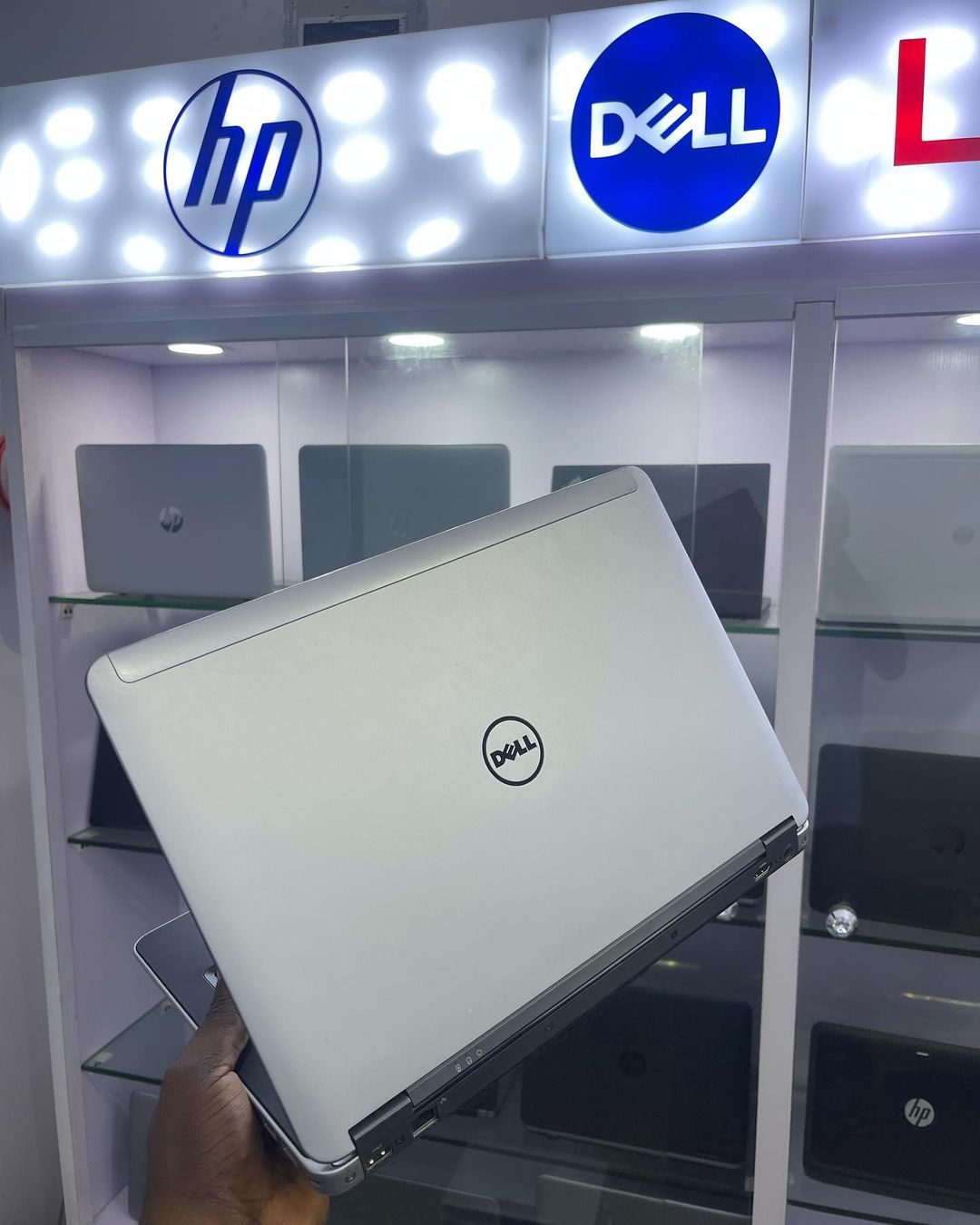 UK USED: Dell Latitude E6440 Laptop – Intel Core i5 – 8gb Ram – 500GB Hard Drive – Keyboard Light - Image 3