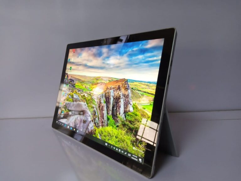 UK USED Microsoft Surface Pro 4 Core i5 5th Gen 8GB Ram 256GB