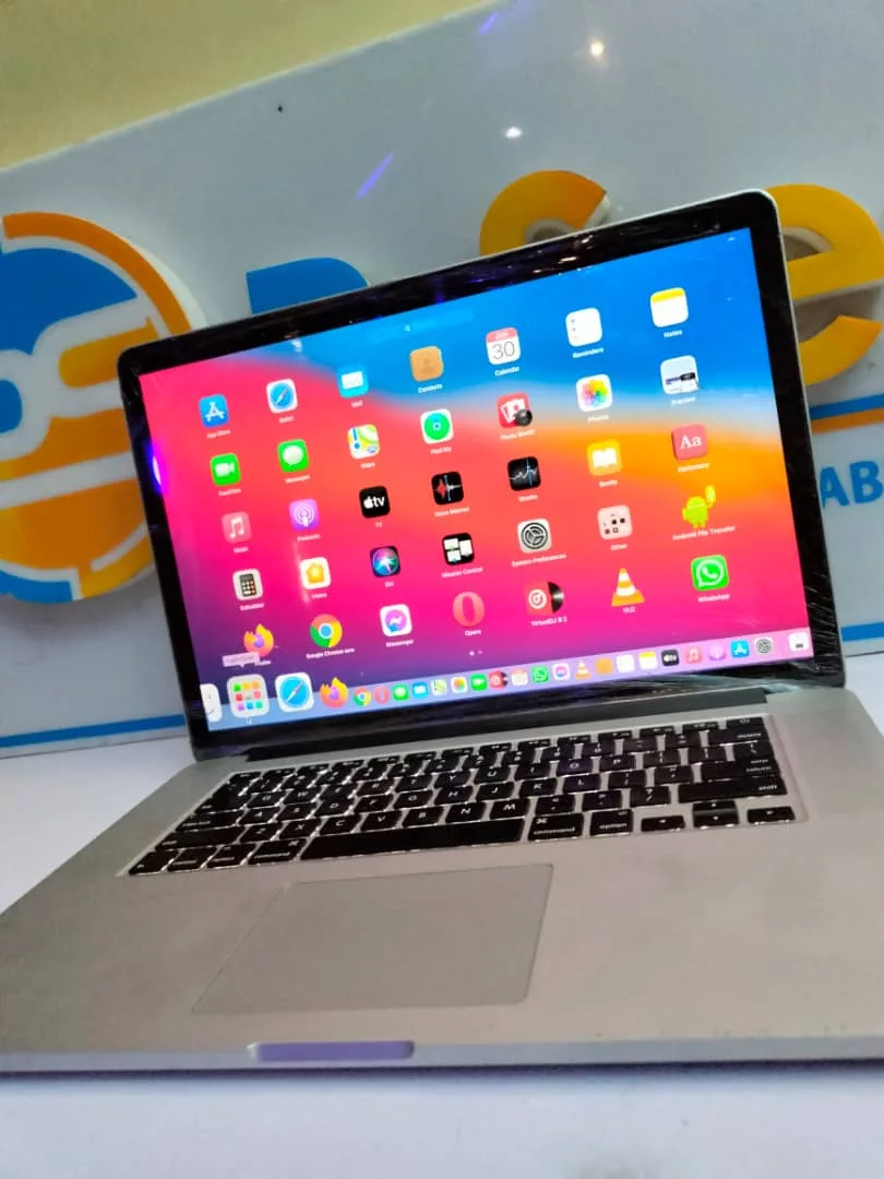 UK Used: Apple MacBook Pro – Intel Core i 7 – 16GB Ram – 256ssd Storage – Keyboard Light - Image 3