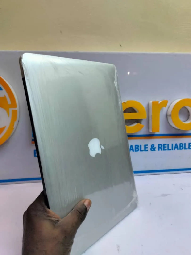 UK Used: Apple MacBook Pro – Intel Core i 7 – 16GB Ram – 256ssd Storage – Keyboard Light - Image 7