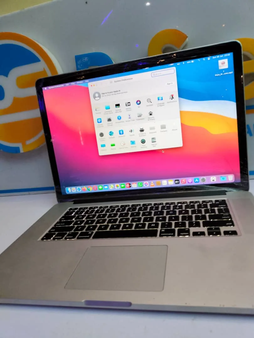 UK Used: Apple MacBook Pro – Intel Core i 7 – 16GB Ram – 256ssd Storage – Keyboard Light - Image 4