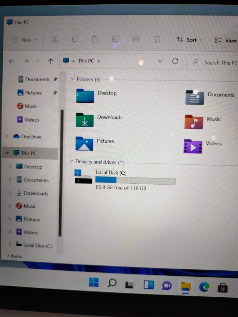 UK Used Microsoft Surface Laptop Go 2 10.5" Touch-Screen -Intel Intel core i5 -11th Gen - 2.4ghz-RAM 8gb -128GB SSD - Wins 11- 1536 × 1024 - 4gb total graphics - 10hrs battery life - Sleek and portable - Image 8