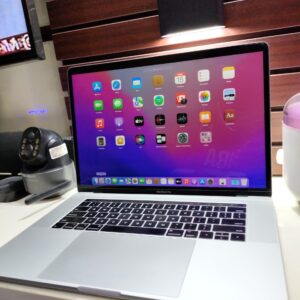 Apple MacBook Pro 2016 - Intel Core i7 - 512GB SSD - 16GB RAM - 2GB Dedicated Graphics - Touch ID - Touch Bar - Keyboard Light