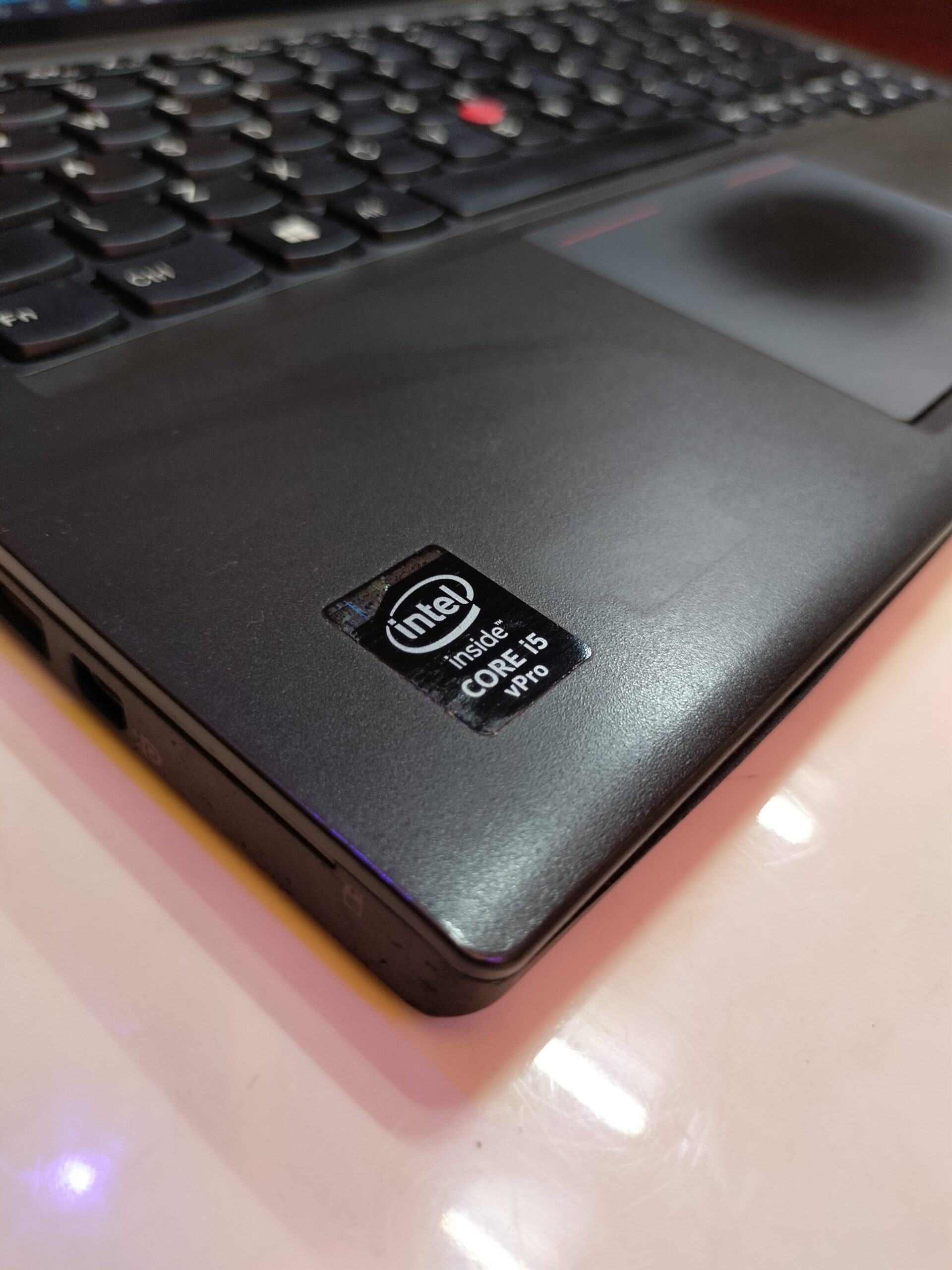 Lenovo Thinkpad X240 Laptop - Touchscreen - Core i5 - 500GB HDD - 8 Ram - Image 8