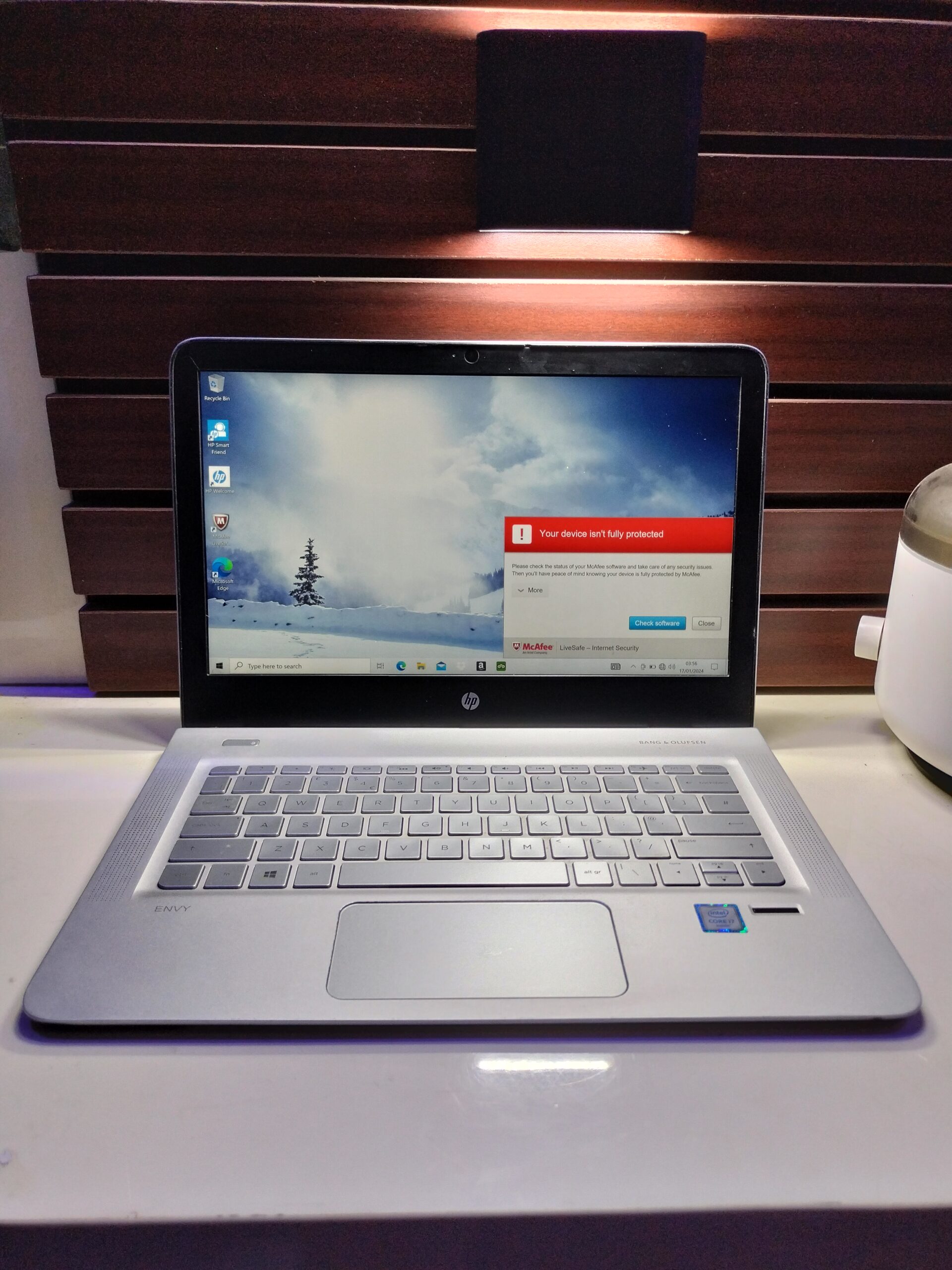 HP Envy Laptop - Core i7 - 256GB SSD - 8GB Ram - 6th Gen - Keyboard Light
