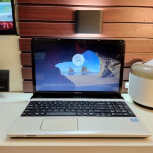 Sony VAIO SVE1512B1EW - Core i3 - 4GB Ram - 250GB HDD - Windows 10 Pro