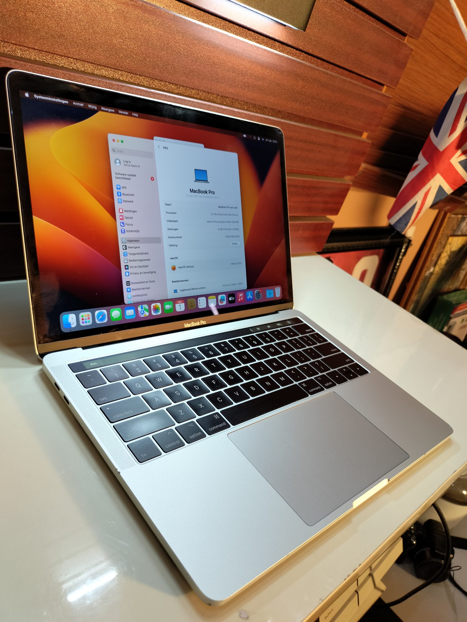Apple MacBook Pro 2017 - Touch Bar - Core i5 - 256GB - 8GB Ram - Image 7