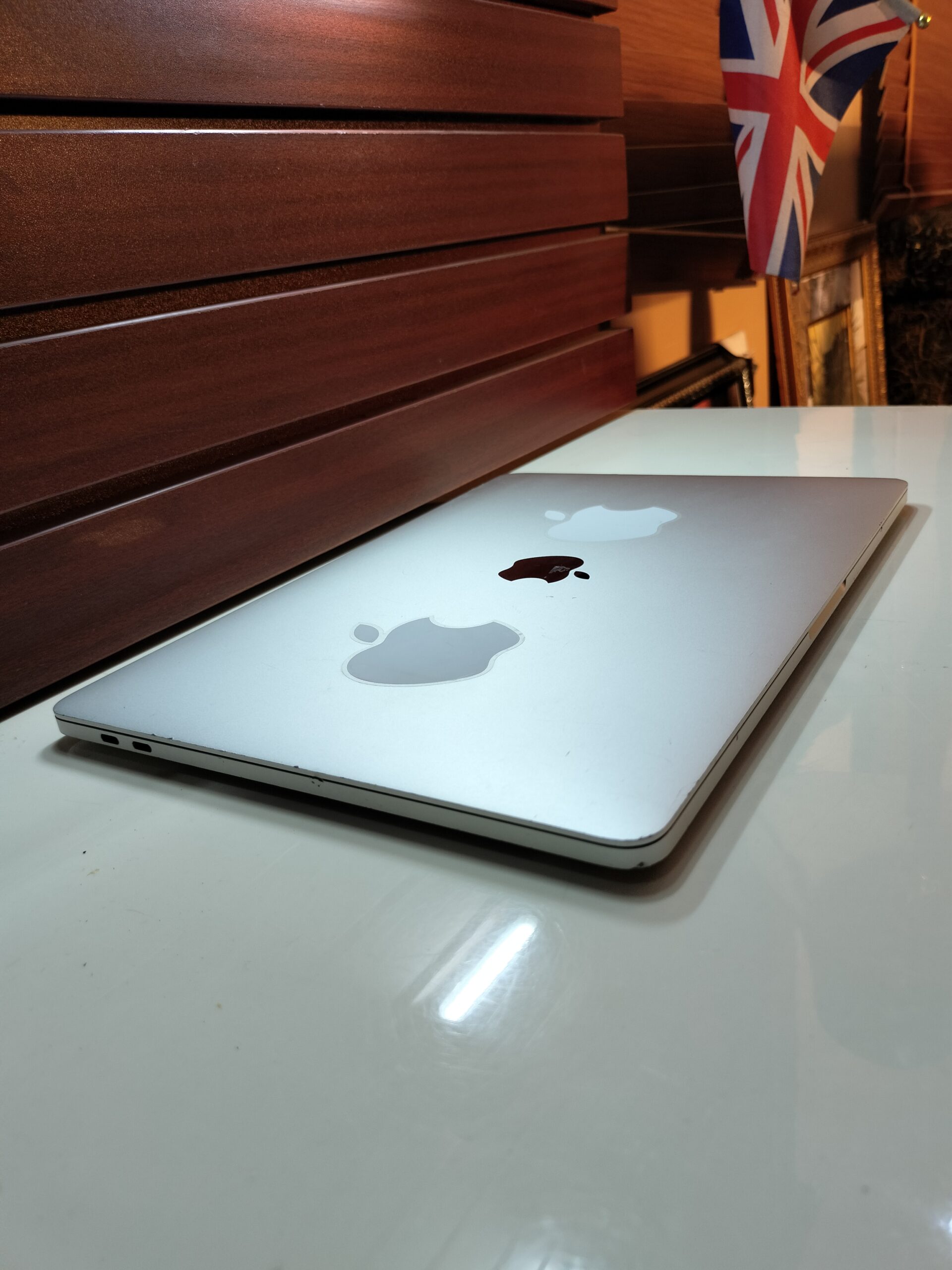 Apple MacBook Pro 2017 - Touch Bar - Core i5 - 256GB - 8GB Ram - Image 17