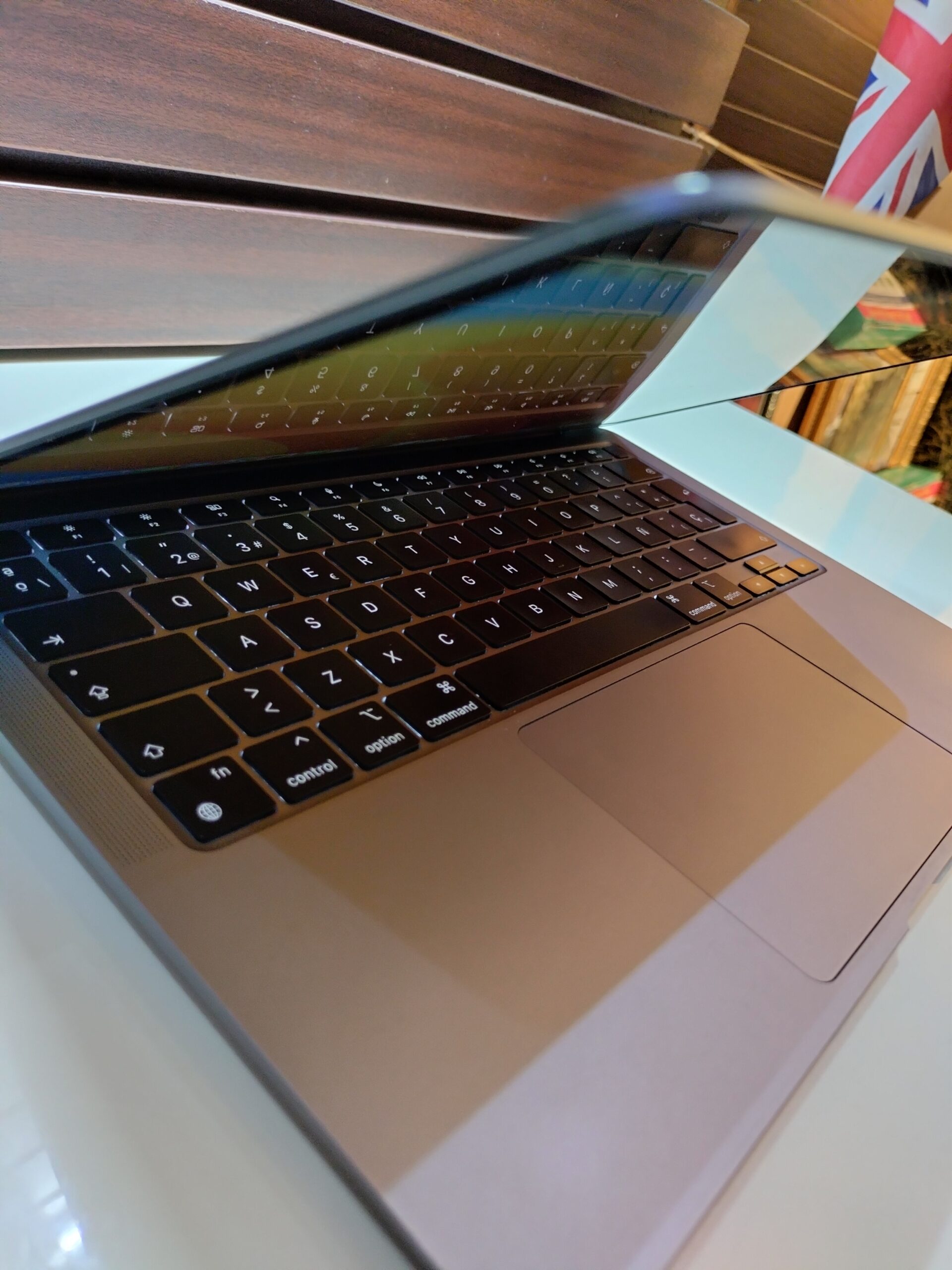 Apple MacBook M1 2020 - Core i5 - 256GB SSD - 8GB Ram - Retina Display - Image 5
