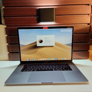 Apple MacBook Pro 2019 - Touch Bar - Core i7 - 256GB SSD - 16GB Ram - 15 inch