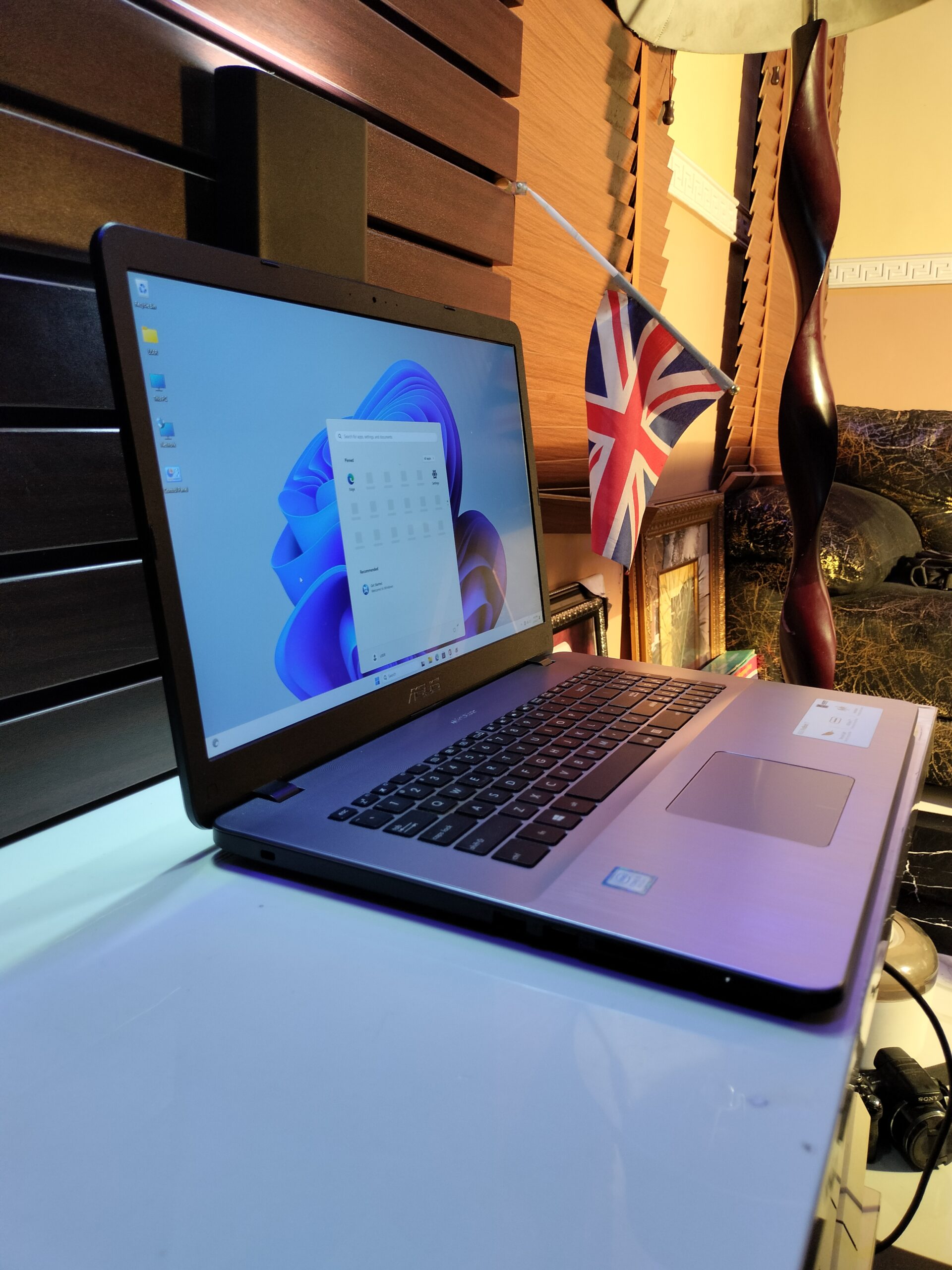 Asus Vivobook 17Β - 8th Gen - Core i5 - 8GB Ram - 256GB SSD - Windows 11 Pro - Image 3