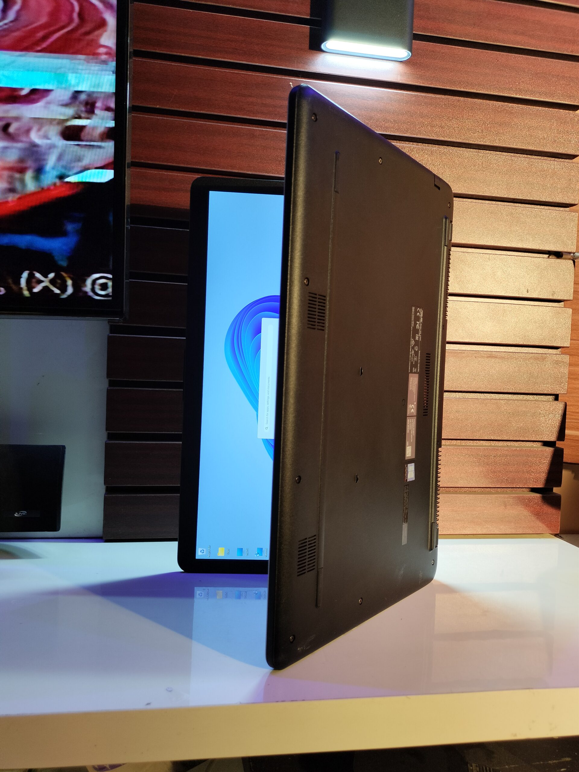 Asus Vivobook 17Β - 8th Gen - Core i5 - 8GB Ram - 256GB SSD - Windows 11 Pro - Image 4