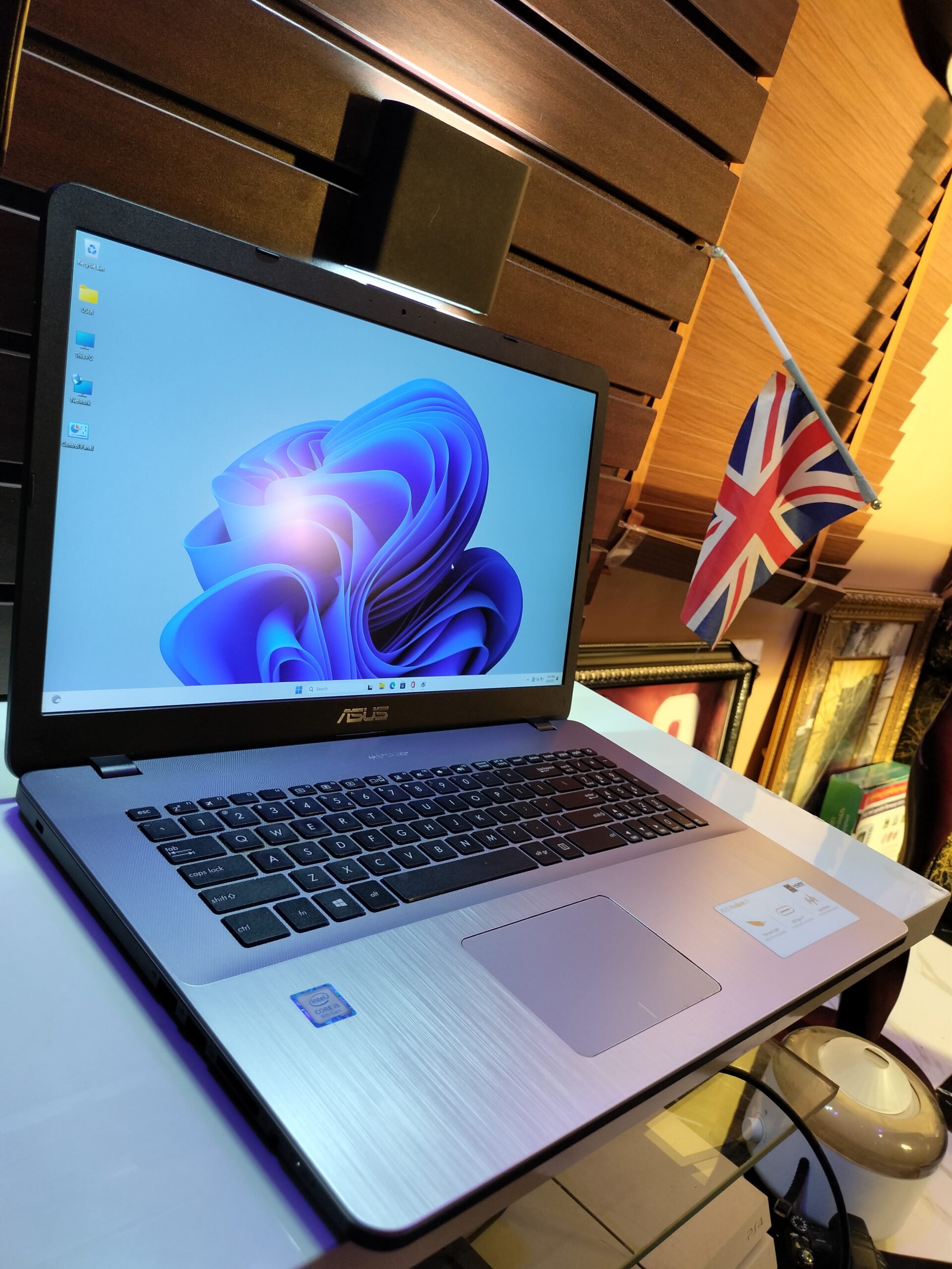 Asus Vivobook 17Β - 8th Gen - Core i5 - 8GB Ram - 256GB SSD - Windows 11 Pro - Image 7