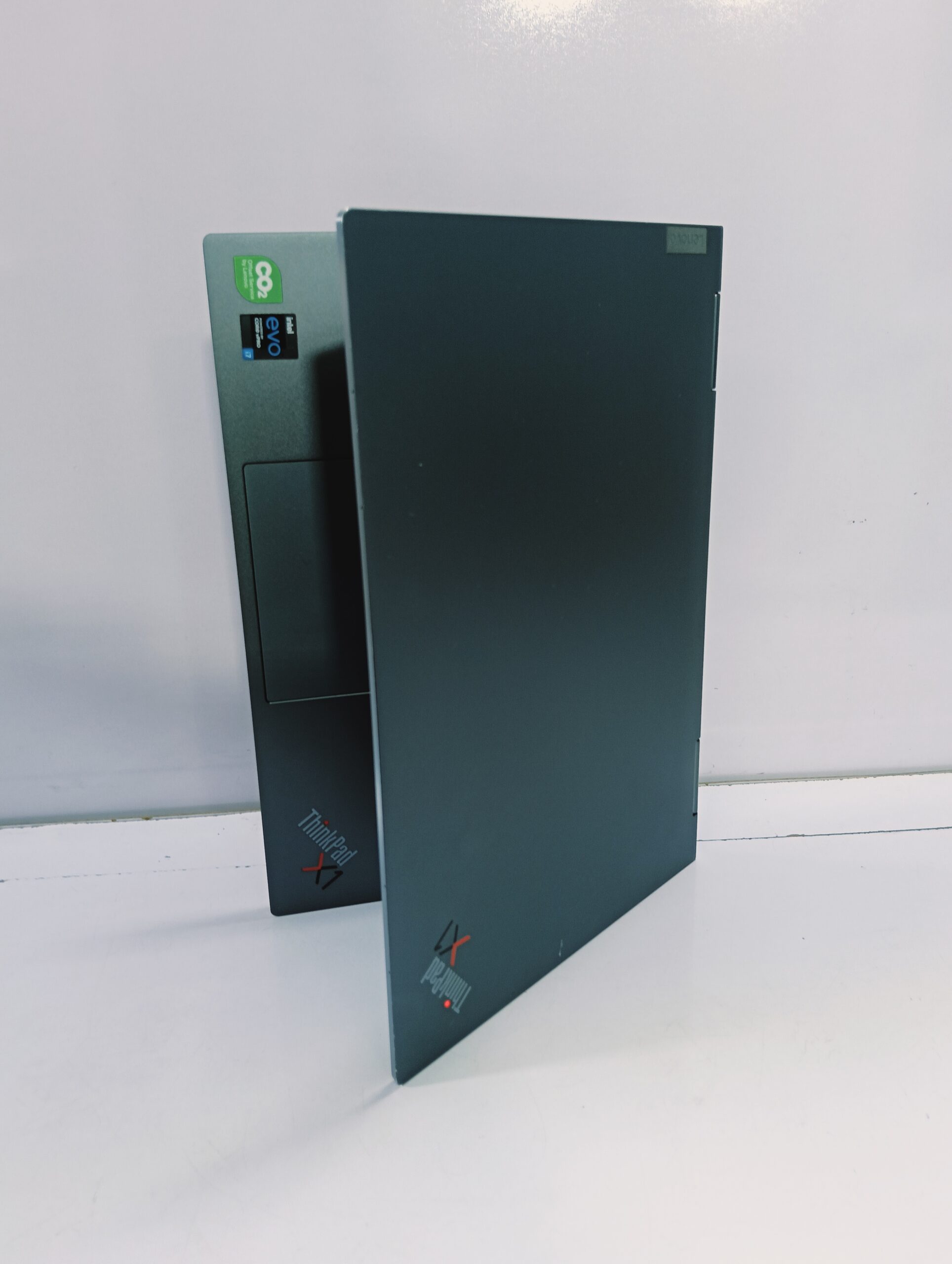 Lenovo ThinkPad 20Y0S49N01 - Touchscreen - Convertible - 16GB Ram - 512GB SSD - Image 11