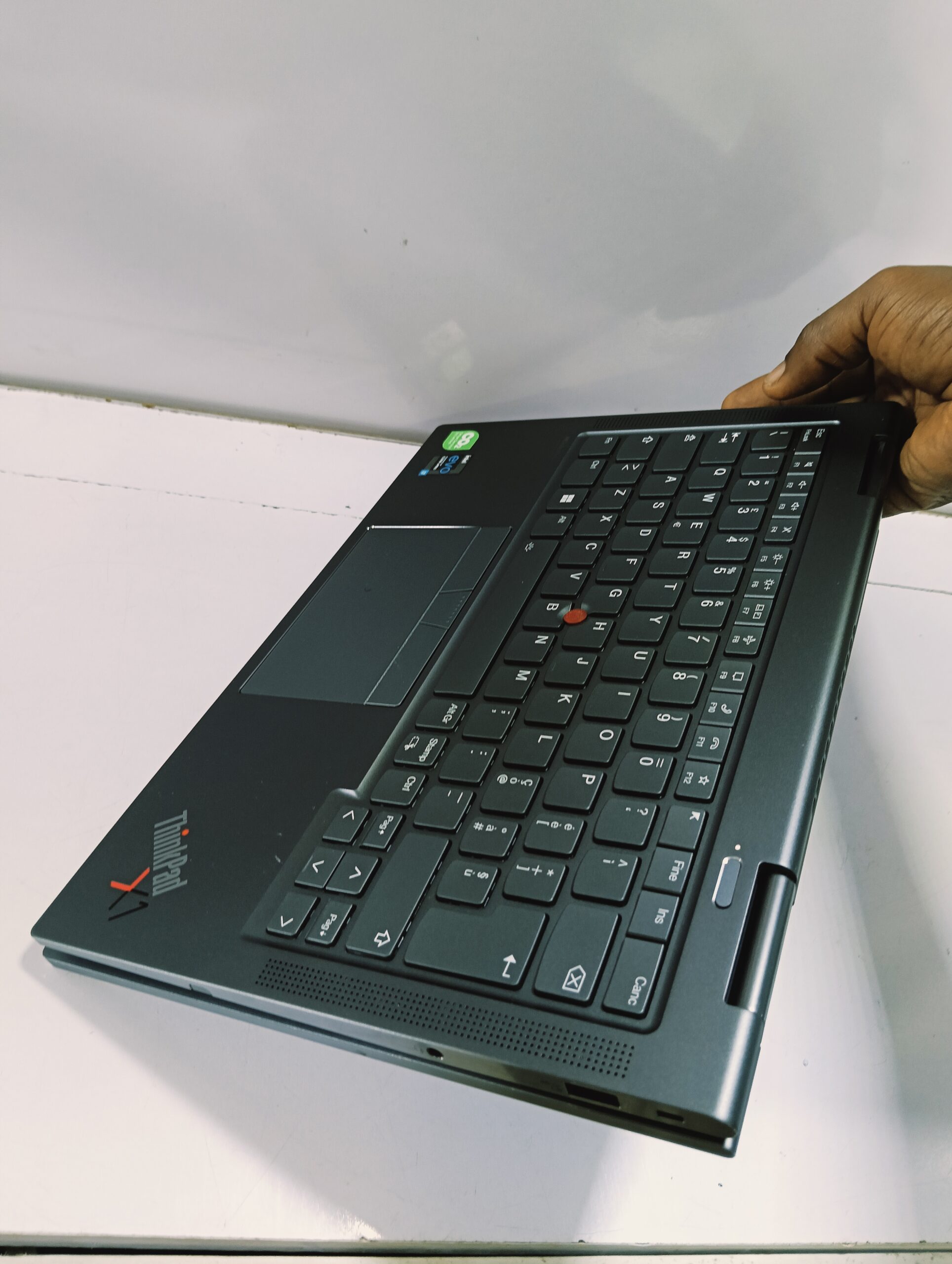 Lenovo ThinkPad 20Y0S49N01 - Touchscreen - Convertible - 16GB Ram - 512GB SSD - Image 6