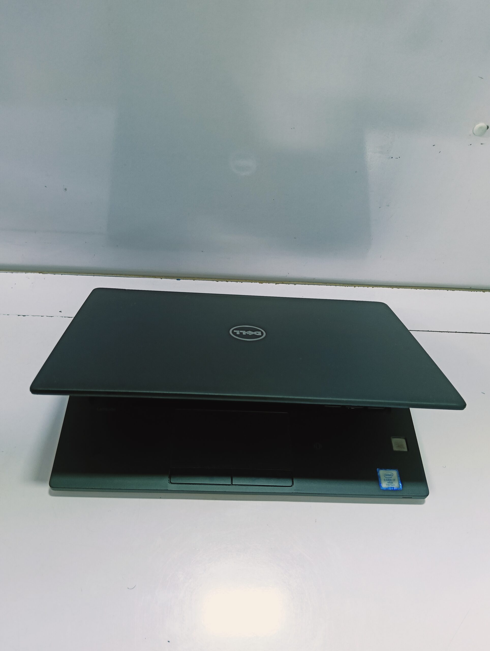 Dell Latitude 7280 - 7th Gen - Core i7 - 256GB SSD - 8GB - 250GB - Windows 11 Pro - Image 13