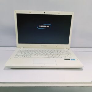 Samsung 450R4E - Core i5 - 3rd Gen - 320GB HDD - 8GB Ram - 2GB Dedicated Graphics