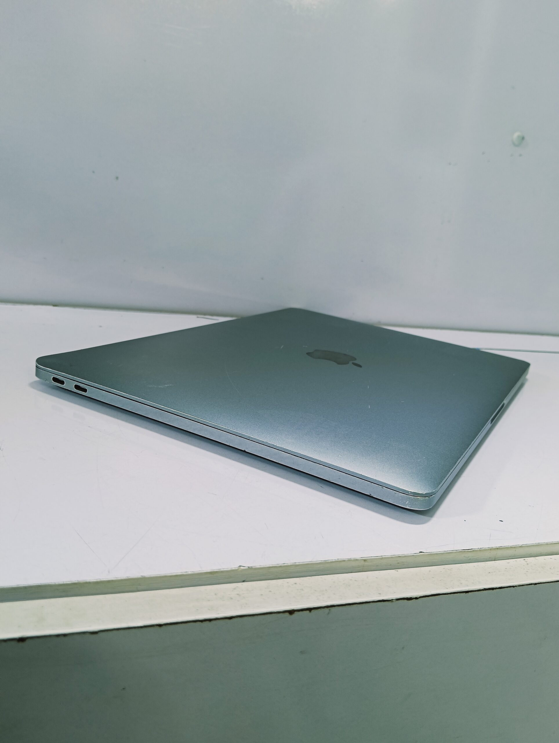 Apple MacBook Pro 2017 – Core i5 – 128GB SSD – 4GB Ram