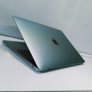 Apple MacBook Pro 2017 – Core i5 – 128GB SSD – 4GB Ram – 13.3 Inch - 1.5GB Dedicated