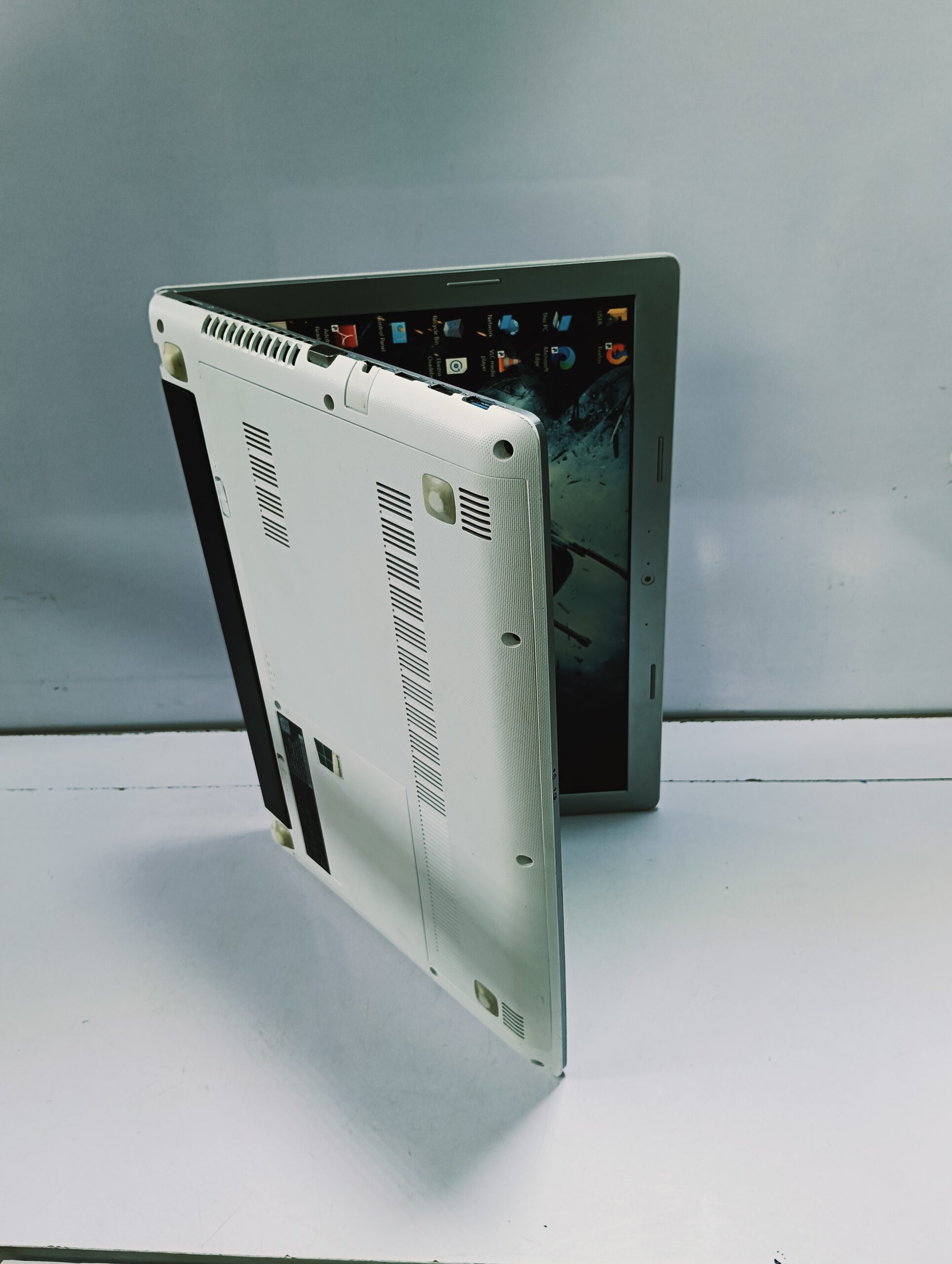 Lenovo Z40 - Core i5 - 16GB Ram - 512GB SSD - 4GB Dedicated Graphics - 4th Gen - Image 4