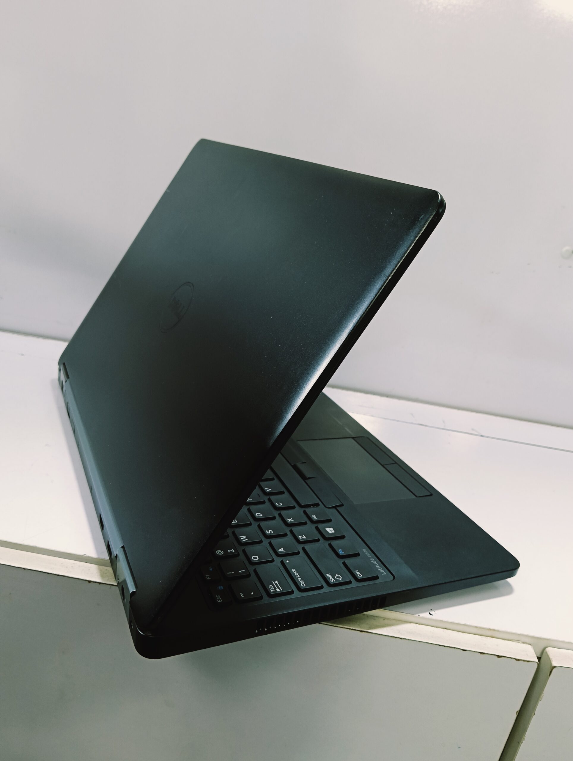Dell Latitude E5570 - Intel Core i5 - 6th Gen - 500GB SSD - 8GB Ram - Windows 11 Pro - Image 4